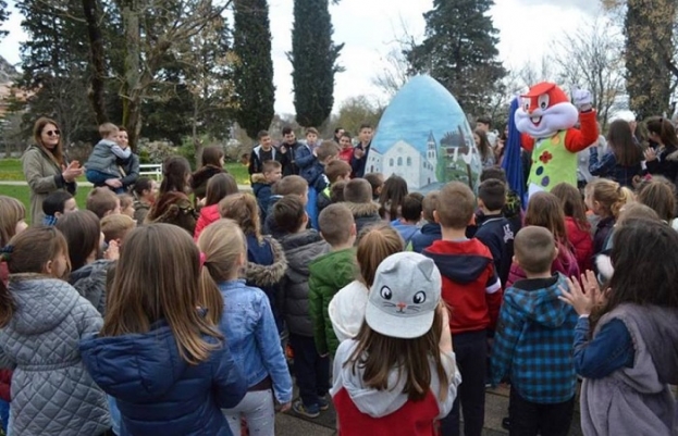 Postavljanje dvometarske pisanice oslikane motivima grada Ljubuškog [najava]