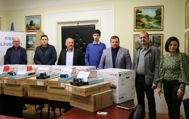 Predstavnicima pet mjesnih zajednica Grada Ljubuškog uručena računarska oprema