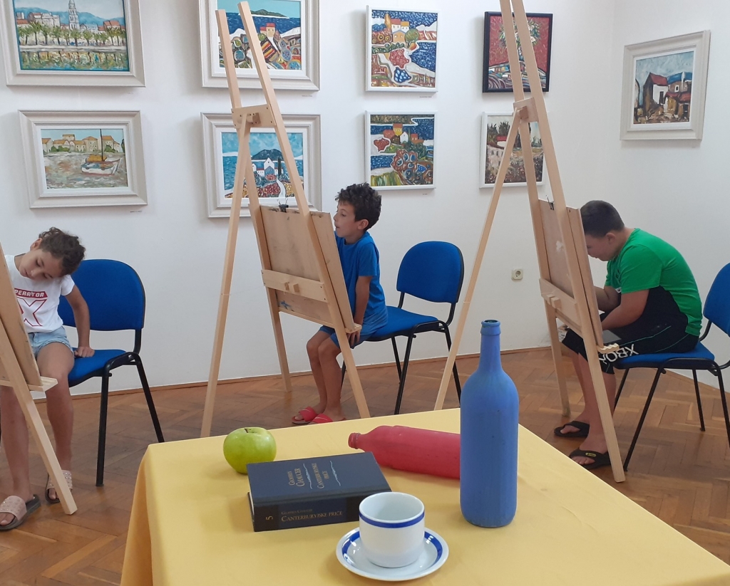 FOTO: U Knjižnici Ljubuški počeo peti ciklus tečaja crtanja i slikanja za djecu i odrasle