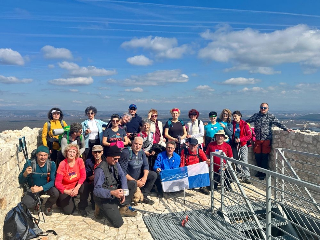 Planinarski izlet na Butorovicu: Članovi HPD-a Gledavac iz Metkovića posjetili kulu iznad Ljubu&scaron;kog