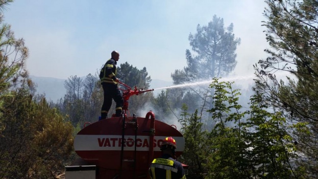 U požaru kod vodopada Kravica opožarena površina od oko 50.000 m² [video]