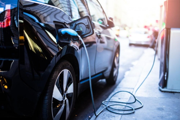 Vlada FBiH daje građanima po 10 tisuća KM za kupovinu električnih automobila