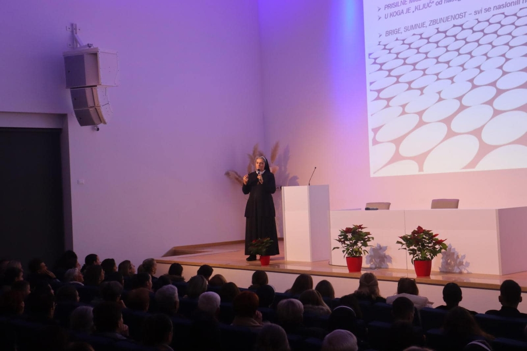 Na Humcu održano predavanje “Bojno polje uma”  s. Dominike Anić