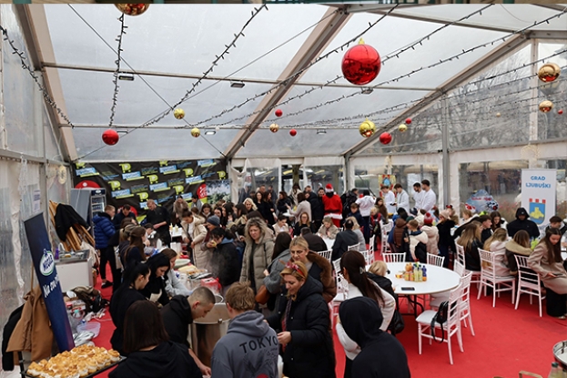 Advent u Ljubu&scaron;kom: Učenici SS&Scaron; Ruđera Bo&scaron;kovića građanima dijelili hranu, mjerili tlak i razinu &scaron;ećera u krvi te proveli akciju &ldquo;Jedan slatki&scaron;, jedno dijete&rdquo;