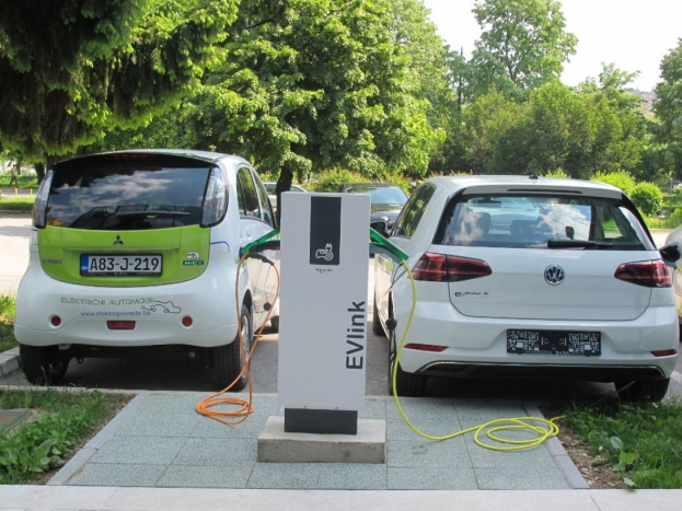 Prvi u BiH: Potiču kupovinu električnih i hibridnih vozila