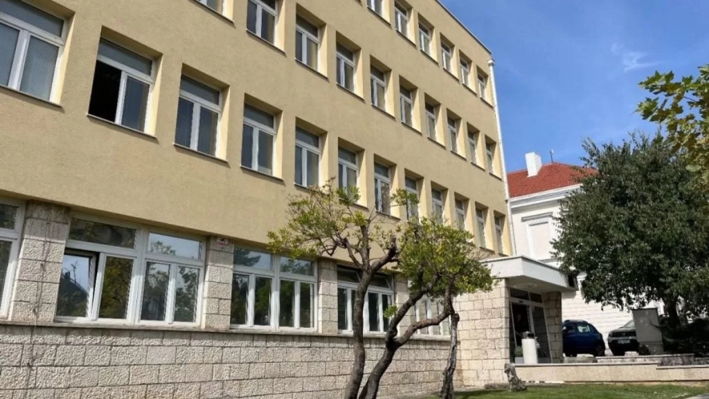 Napad u zgradi suda u Ljubu&scaron;kom: Ozlijeđen policijski službenik