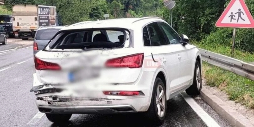 Drama na M 17 u Hercegovini: Dok je gasio zapaljeni automobil, kamion se zabio u njegov, u kome mu je bila kći