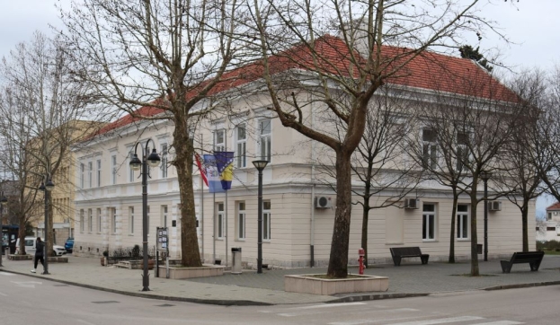 GRAD LJUBUŠKI: ”Davanje javnih površina na korištenje”