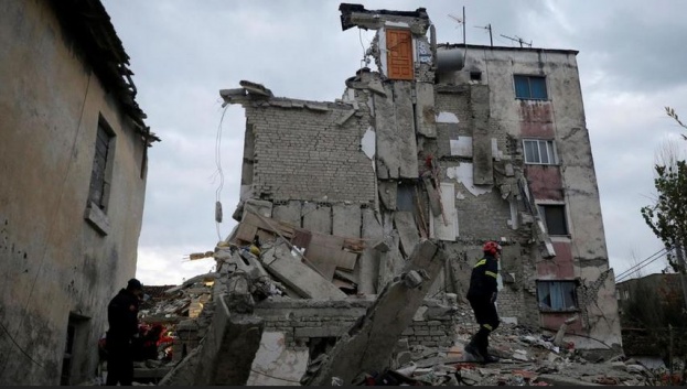 Jači potres pogodio Albaniju. Ljudi u panici istrčali iz domova