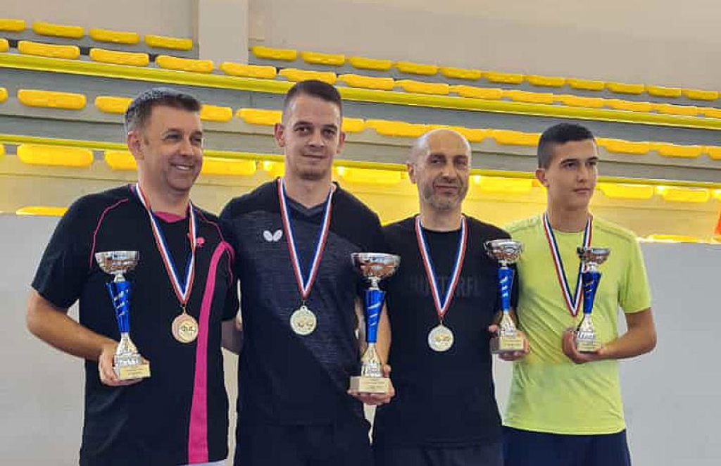 Ljubušak Robert Vučić treći na turniru u stolnom tenisu za rekreativce održanom u Grudama