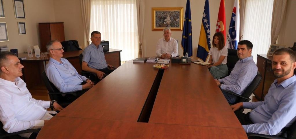 Predsjednik Čović se sastao s izaslanstvom Rukometnog saveza Herceg Bosne
