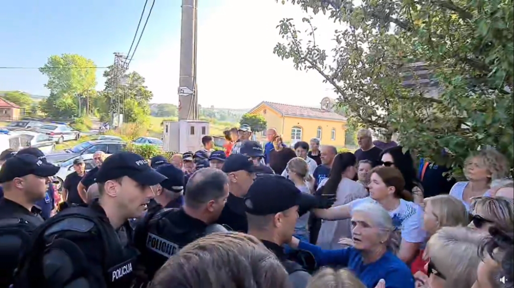 Nemile scene u Livnu: Mještani branili vodu; Policija privela prosvjednike; Ozlijeđene žene i djeca? [video]