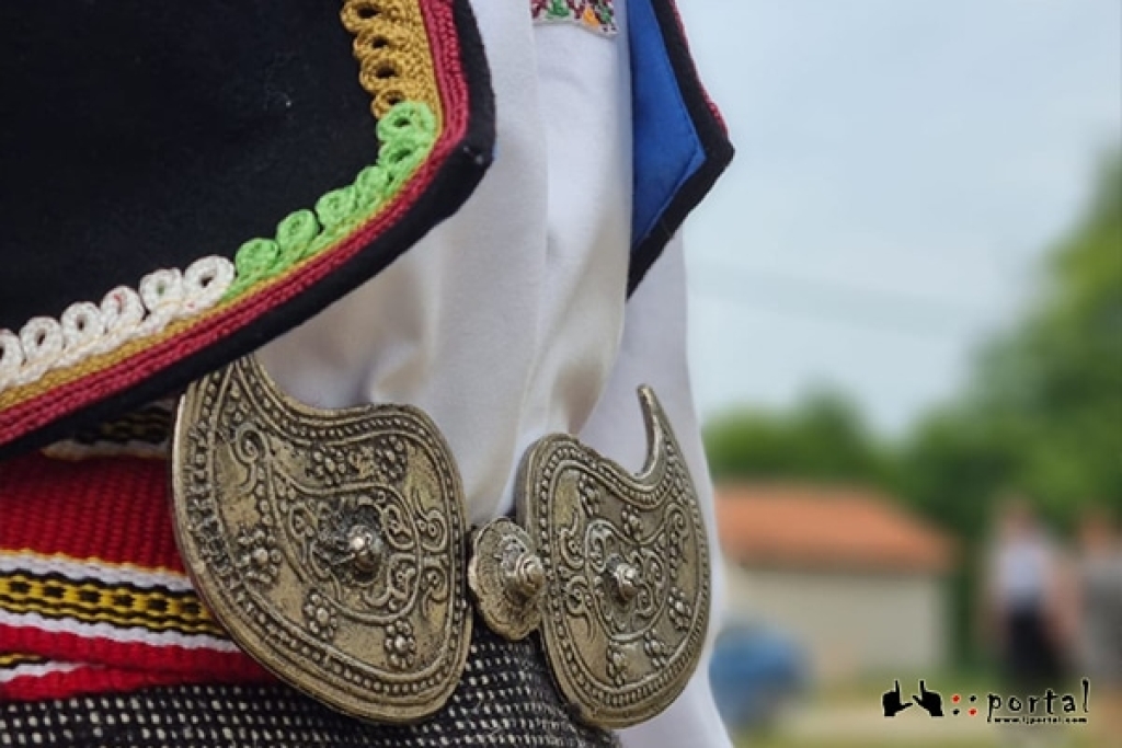 Prikupljanje starih nošnji i upisi u folklor