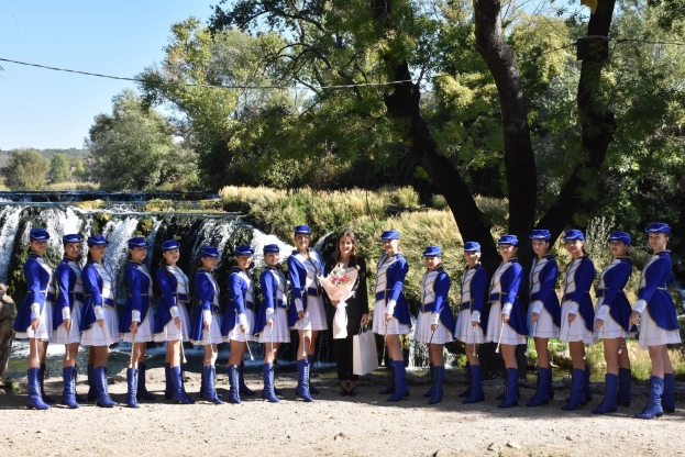 Ljubuške mažoretkinje u novim uniformama zahvalile ministrici Leko na potpori u radu