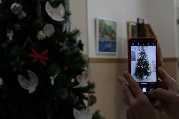 Knjižnica Ljubuški i ove godine ima najljepše božićno drvce [FOTO]