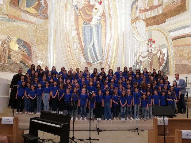 Dječji zborovi “Radost” i “Ljiljani sv. Ante” na Zlatnoj Harfi u Mostaru [FOTO&VIDEO]