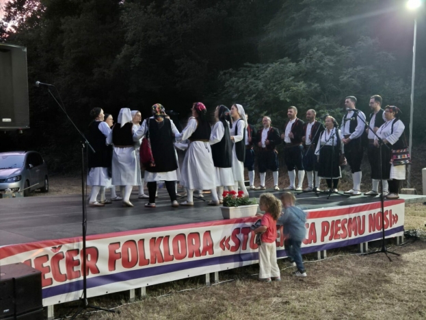 Studenci: Održana 24. Smotra folklora „Studenčica pjesmu nosi“