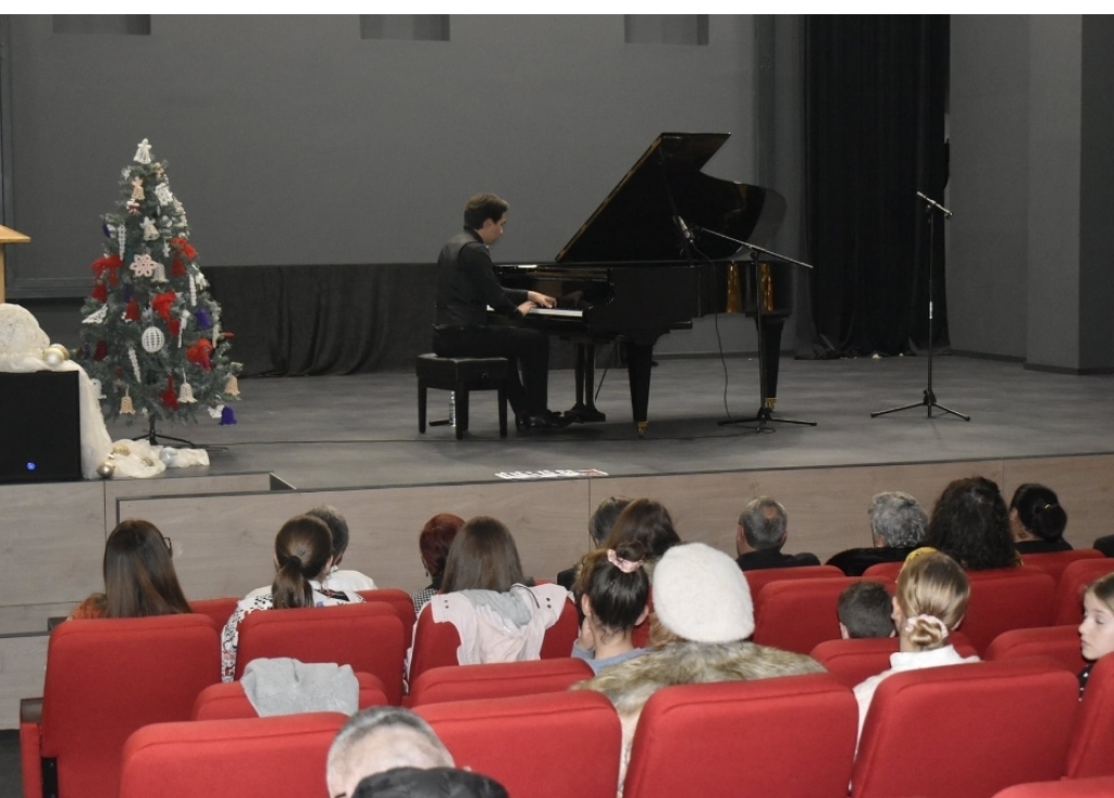 Mladi pijanist Izak Ban poklonio vrhunski koncert ljubuškoj publici