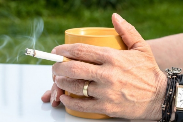 Usvoji li se zakon danas, prije ulaska u kafić morat će te ugasiti svoju cigaretu