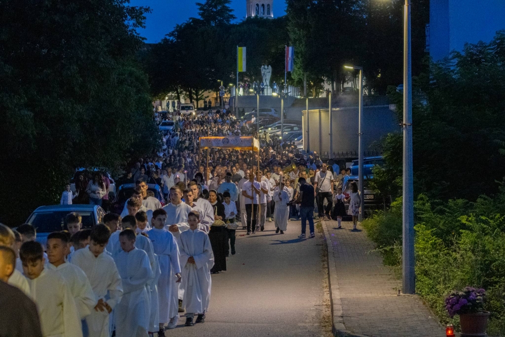 Tijelovska procesija ulicama Ljubu&scaron;kog označila početak devetnice sv. Anti na Humcu