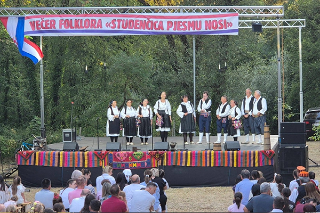 Pjesma i ples uz Studenčicu: Održana 23. smotra folklora u Studencima