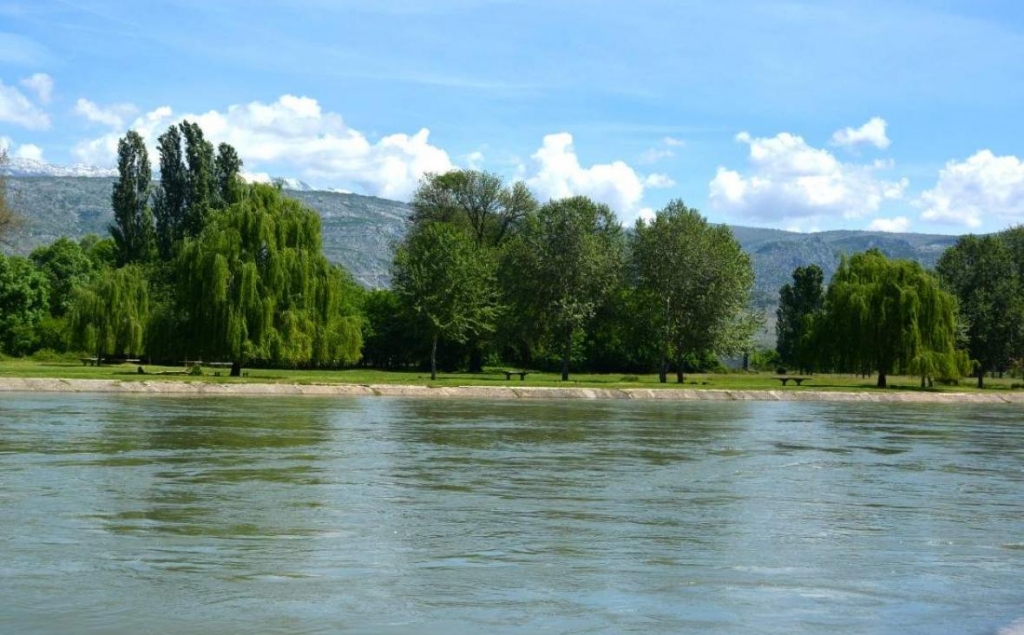 Neum spasio sezonu, Mostar čeka kraj pandemije