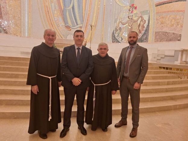 Predsjednik Vlade ŽZH sa suradnicima posjetio Biskupski ordinarijat i Hercegovačku franjevačku provinciju