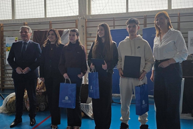 Lucija Hrstić prva, Ana Kravić druga na županijskom natjecanju &bdquo;Kulturna ba&scaron;tina moga kraja&ldquo;