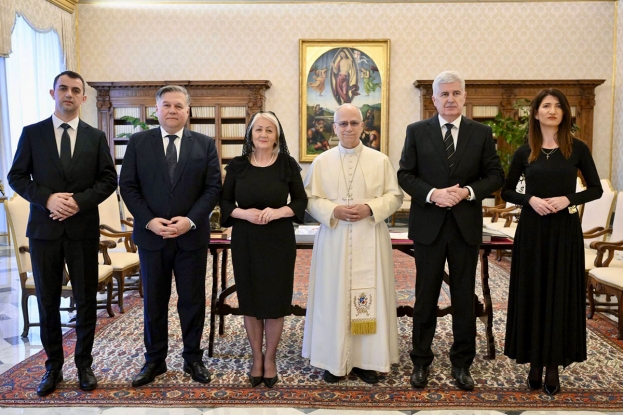 Čović papi Lavu XIV. uručio dres Zrinjskoga i pozvao ga u Mostar