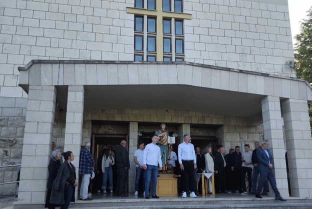 U Klobuku proslavljen Markovdan i blagoslovljena nova crkvena vrata