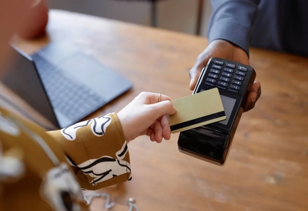 25-godišnjakinja ukradenom karticom plaćala ručkove, gorivo i račune po Hercegovini