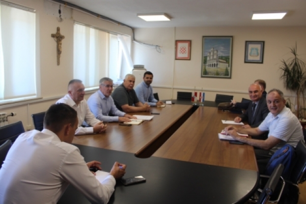 Održan sastanak Federalnog ministra pravde Jozića s gradonačelnicima i načelnicima