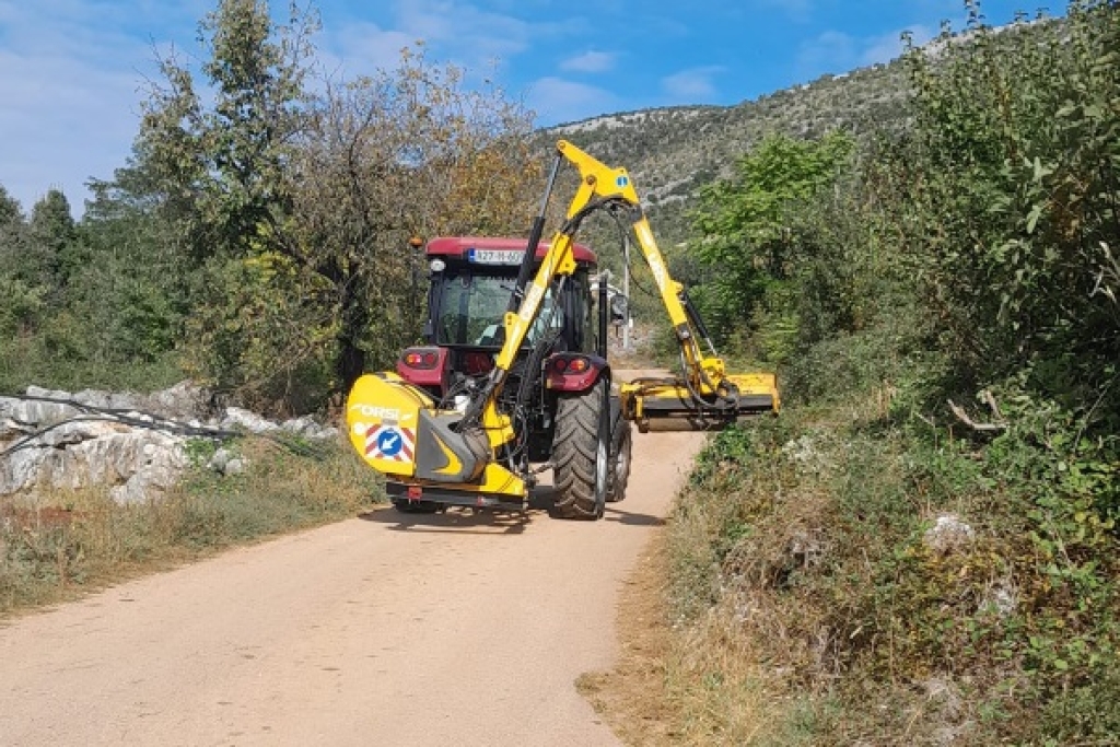 Aktivnosti u MZ Vojnići: Rasvjeta kroz cijelu MZ, putokazi s naziovima, tršenje raslinja uz cestu…