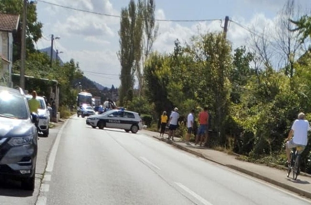 Detalji prometne nesreće u Vitini u kojoj je smrtno stradala pješakinja: S kamiona u pokretu ispala bačva za plin