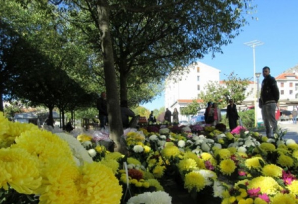 Poziv zainteresiranima za zauzimanje javnih prostora u Ljubuškom za prodaju cvijeća za blagdan Svih Svetih
