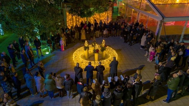 Upaljena četvrta svijeća na Adventu u Ljubu&scaron;kom