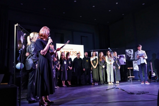 “Umro sam, al’ sam živ”: Ljubuški koncert koji je pjesmom oživio legende [VIDEO]