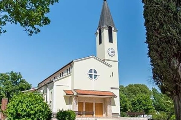 Župa Veljaci: Danonoćno čitanje Biblije u crkvi – 110 sati molitve i zajedništva