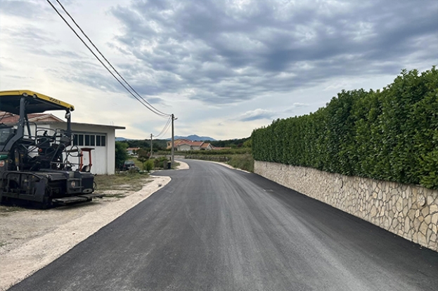 Asfaltirano središte Lipna, počeli radovi na putu prema Hamzićima [FOTO&amp;VIDEO]