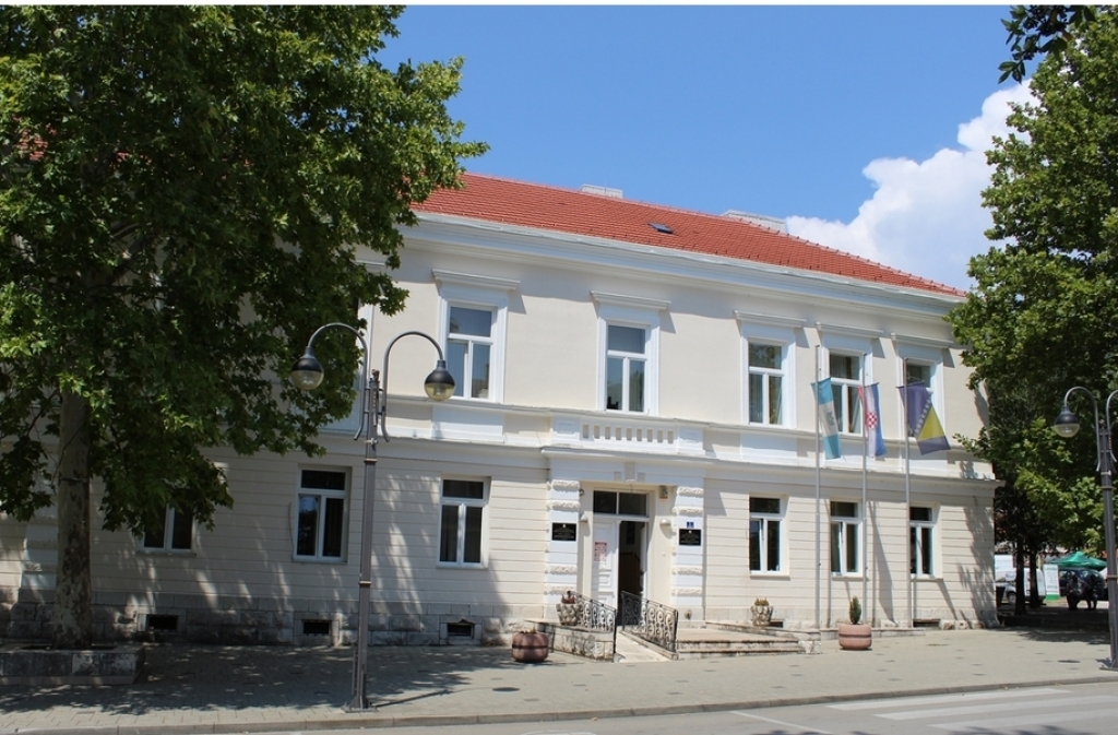 |Grad Ljubuški| Maturantima uplaćeno po 300 KM potpore