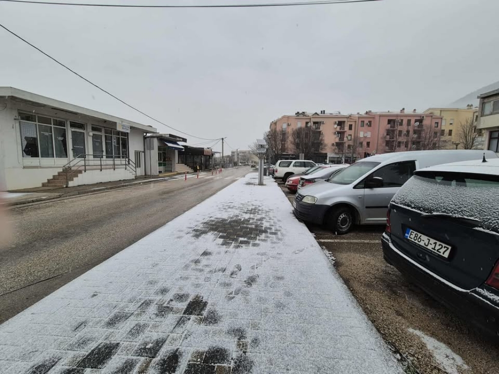 Počeo padati snijeg u Ljubu&scaron;kom [FOTO &amp; VIDEO]